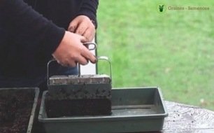 Comment utiliser un presse-motte pour réaliser ses semis ?