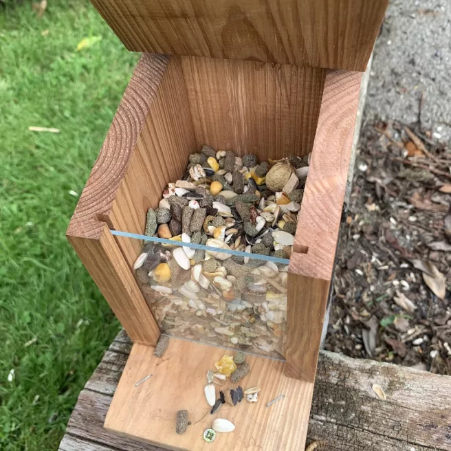 Mangeoire pour écureuils (petit modèle)