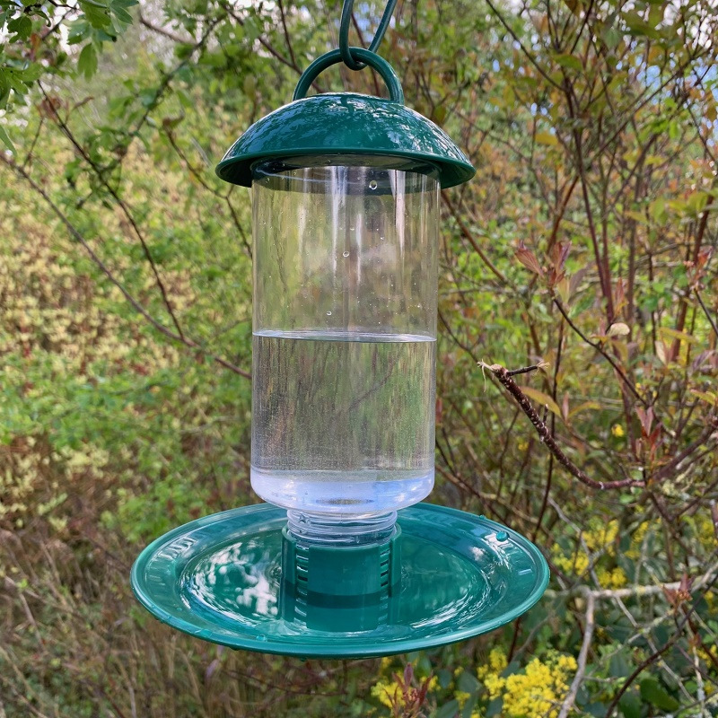Abreuvoir Suspendu Pour Oiseaux Sauvages Parfait Pour Votre Jardin abreuvoir-suspendu-pour-oiseaux-sauvages-parfait-pour-votre-jardin